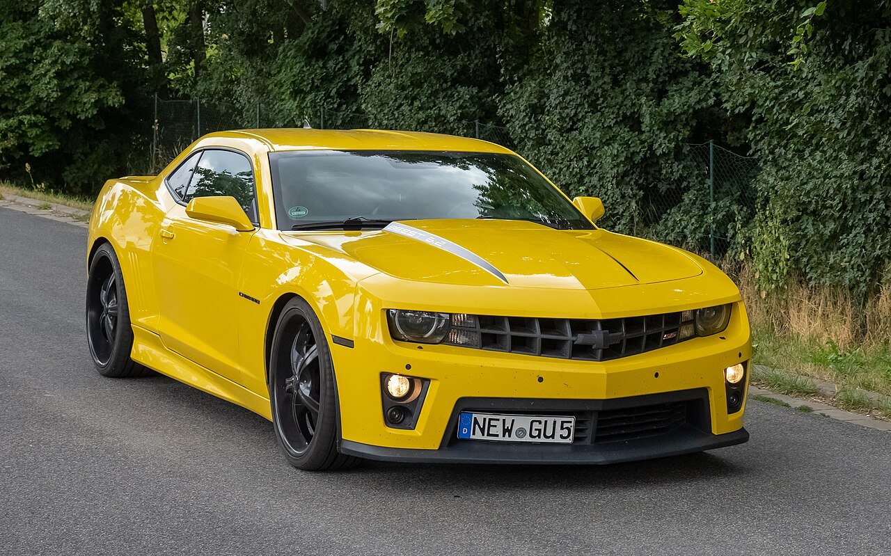 2022 Chevrolet Camaro GT — photo 2