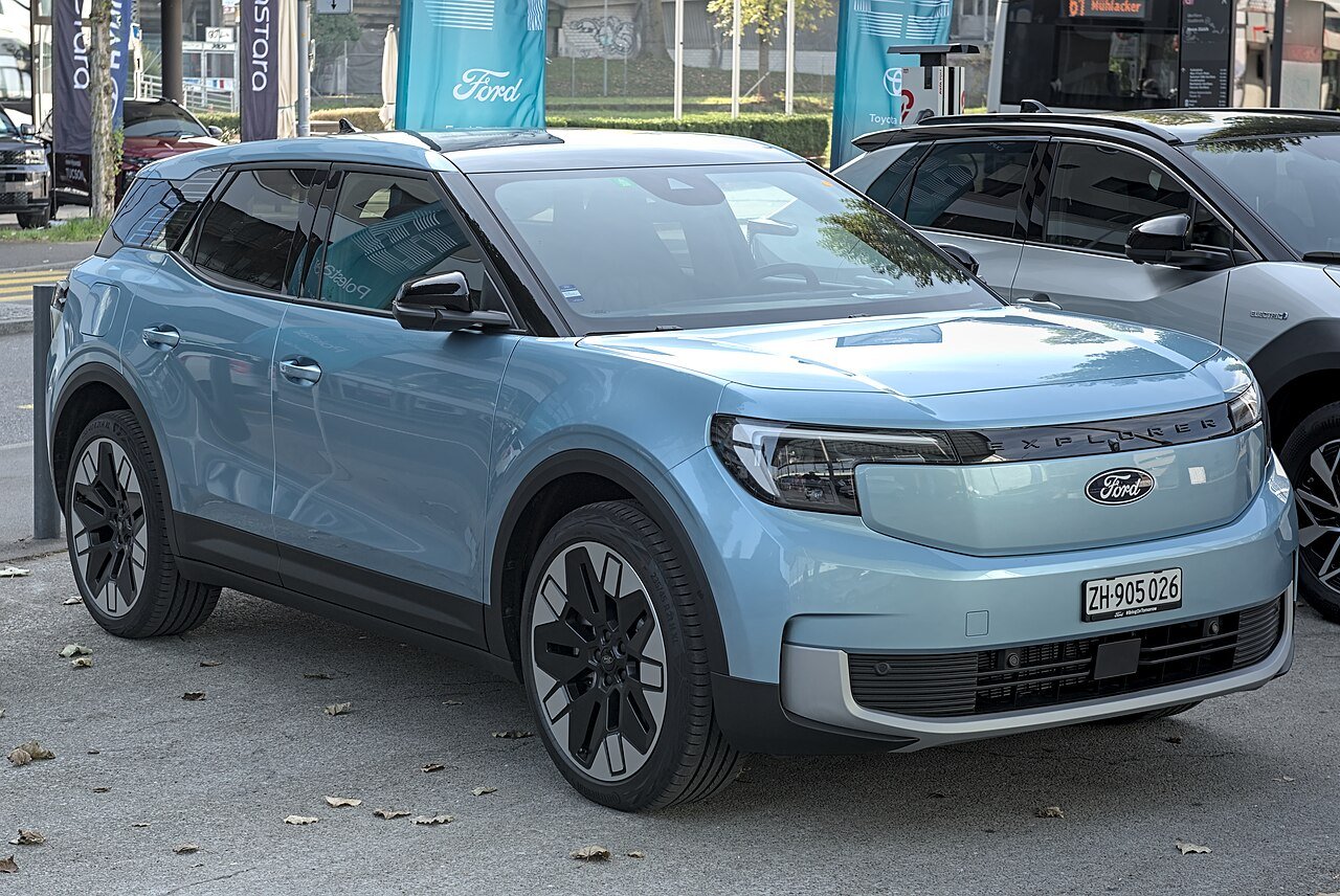 2023 Ford Explorer Touring — photo 3