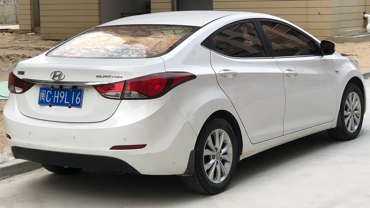 2022 Hyundai Elantra LE — photo 2