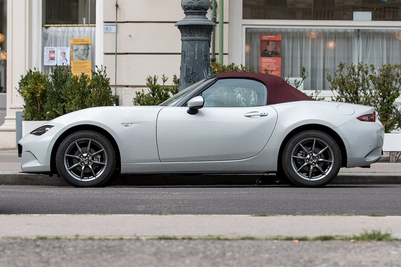2020 Mazda MX-5 Grand Touring — photo 2
