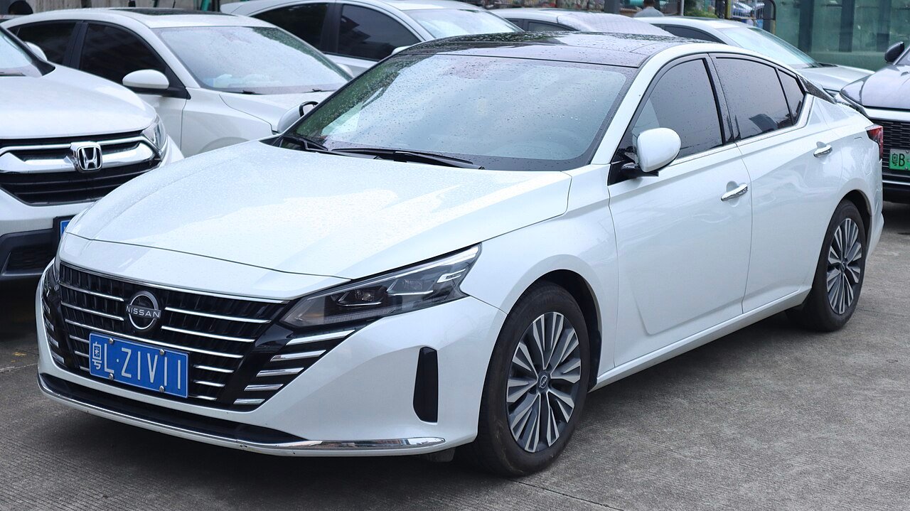 2023 Nissan Altima LE — photo 4